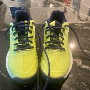 Yonex power cushion Eclipsion 4. NIB